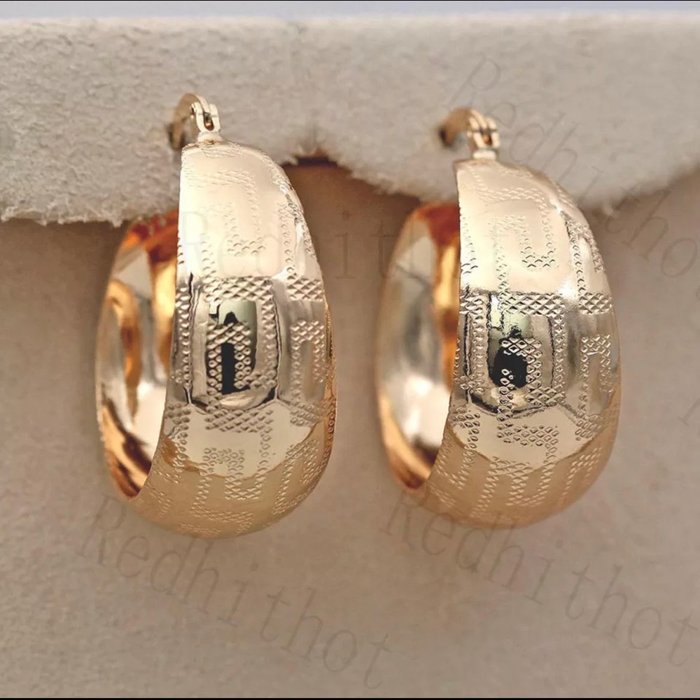 New Luxury Round Hoop Earrings - Picture 3 of 8